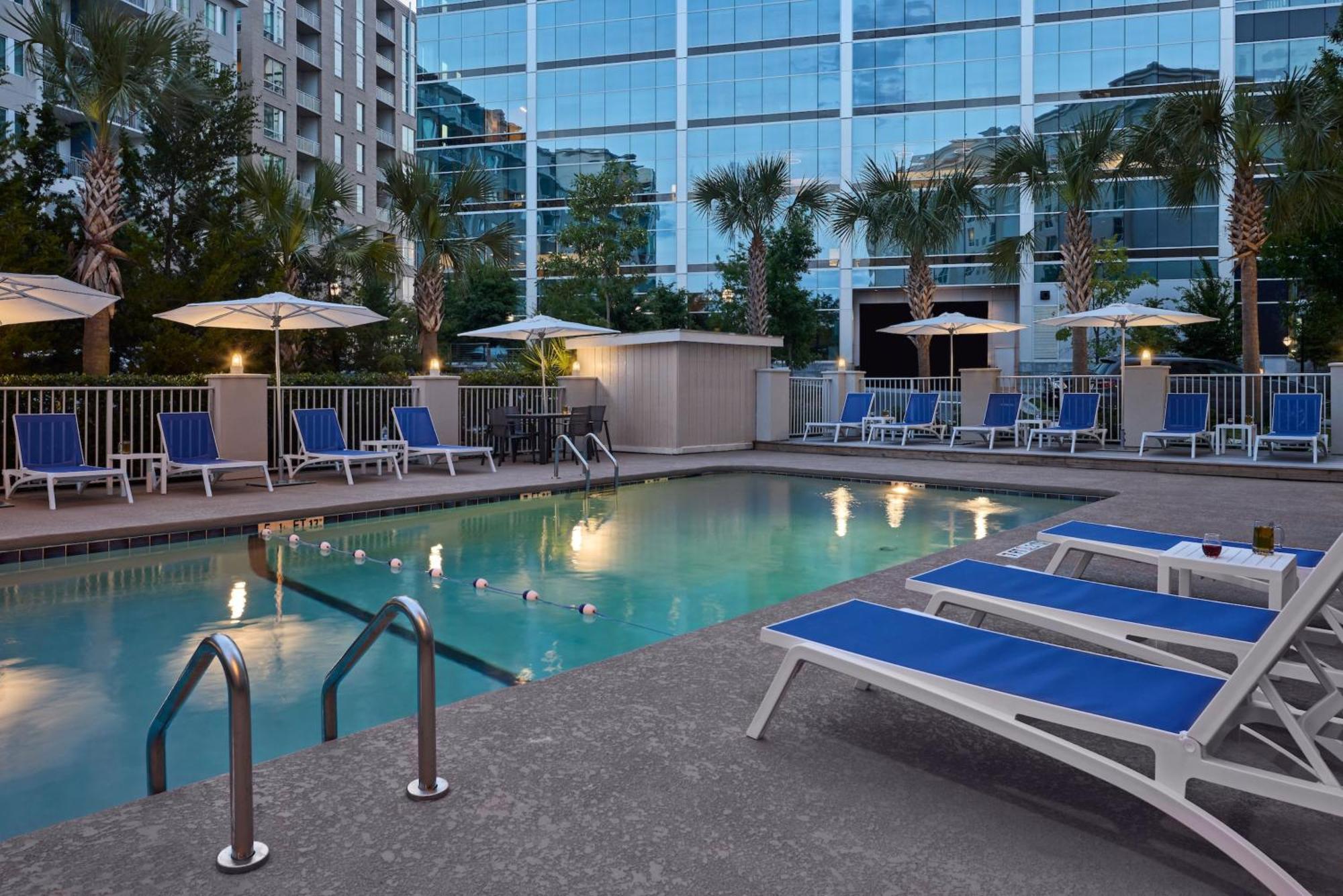 Holiday Inn Express & Suites Charleston Dwtn -Westedge By Ihg Exteriör bild